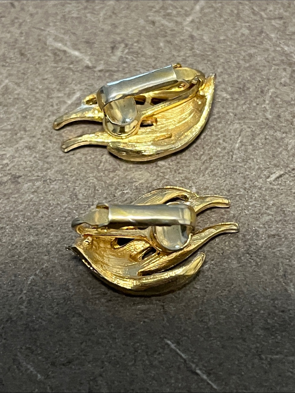 Vtg Gold-Tone Wing Clip-On Earrings - 1” - Picture 4 of 4